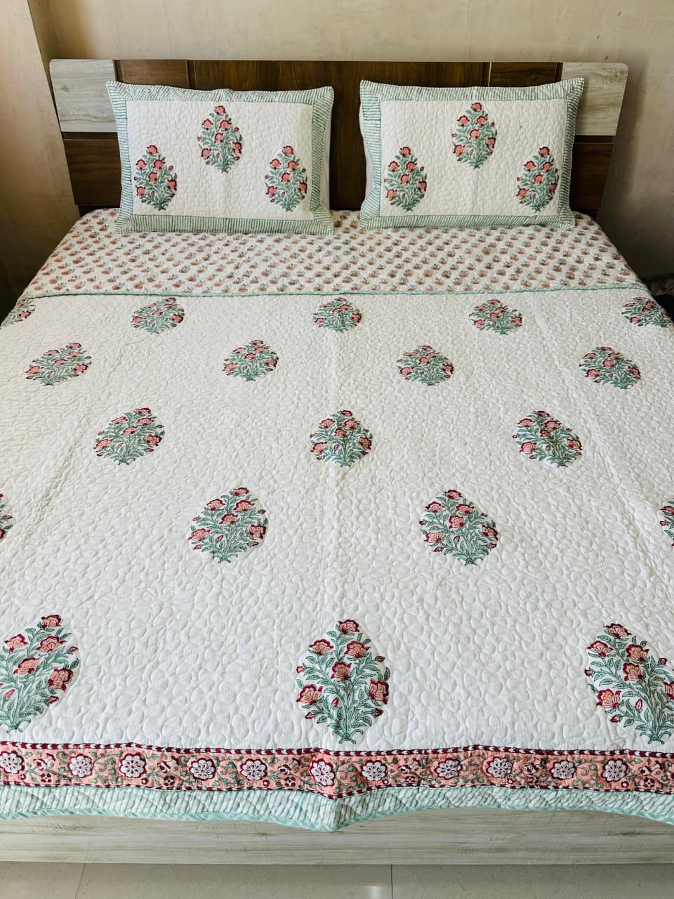 Block Printed Boota Bedcover with Quilted Pillow Covers - Double bed