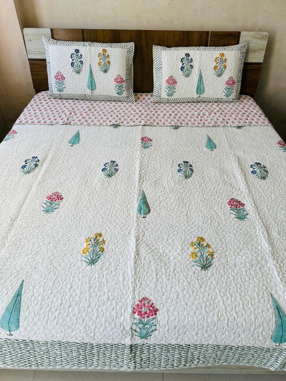 Block Printed Bedcover with Quilted Pillow Covers - Double bed