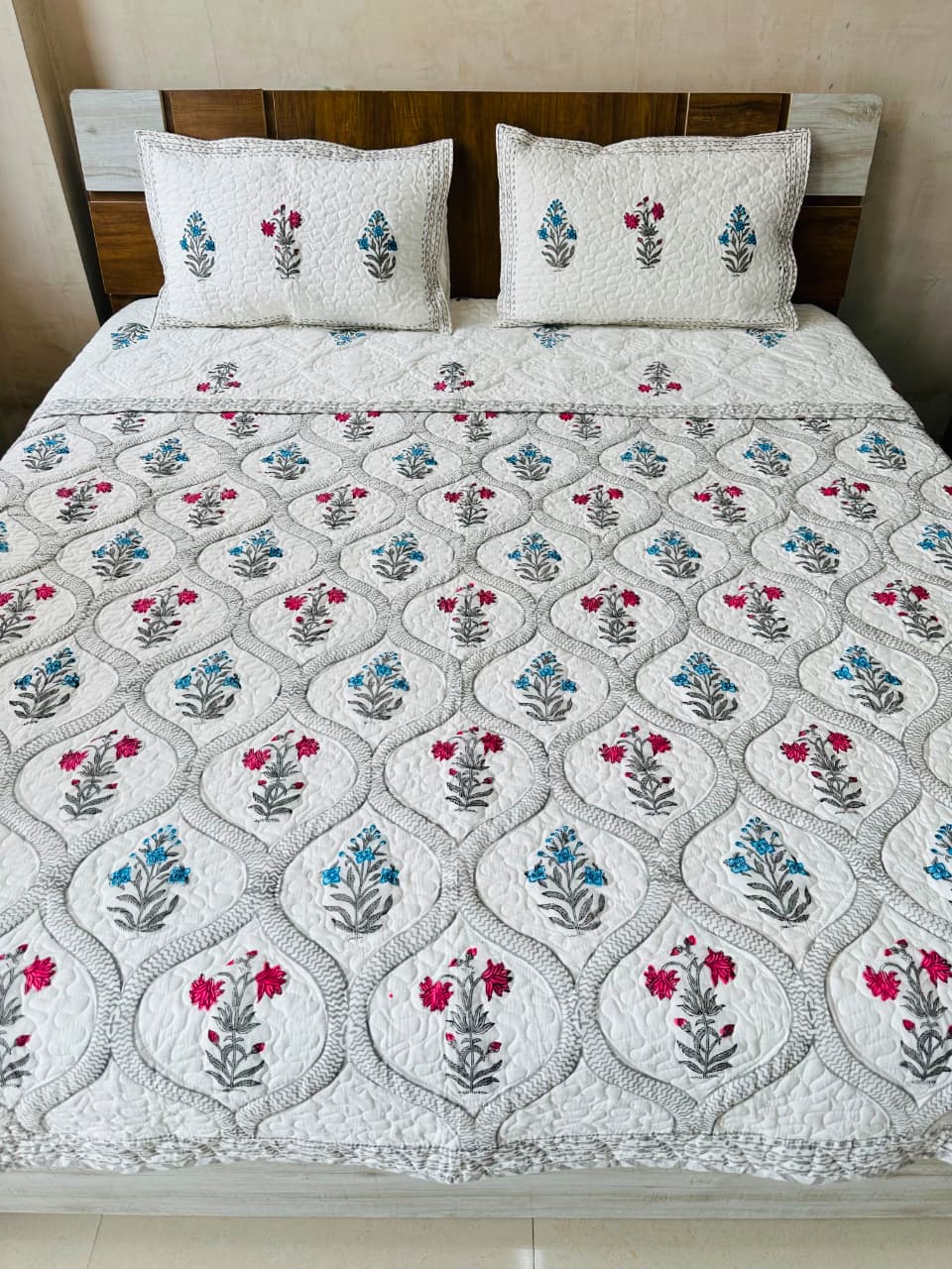 Block Printed Muse Bedcover with Quilted Pillow Covers - Double bed